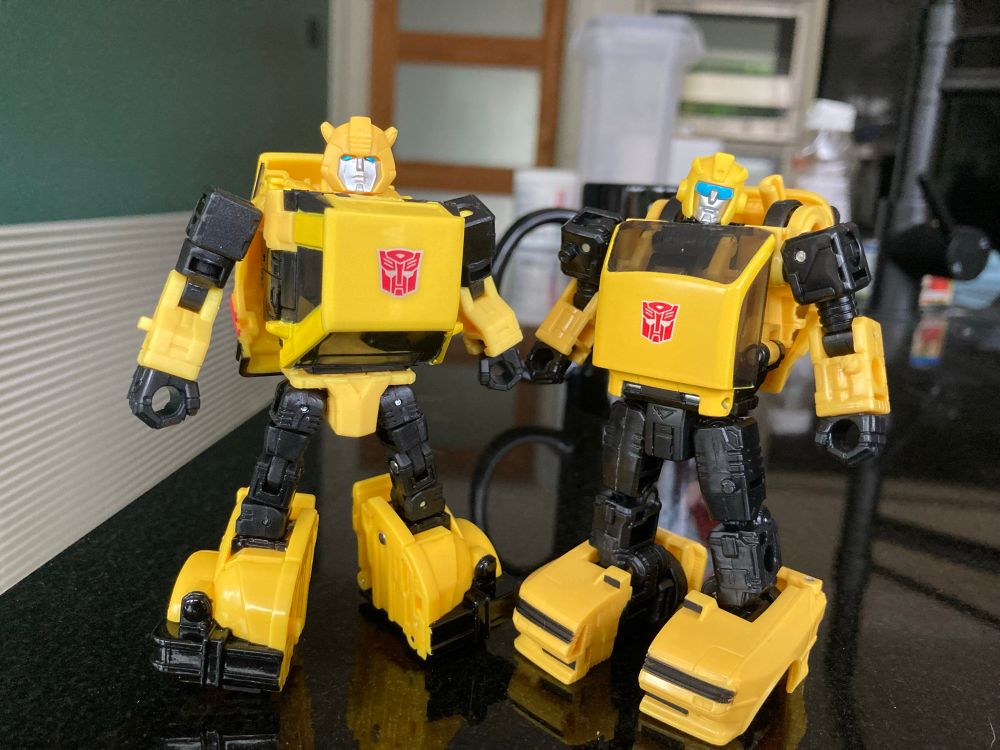 Buzzworthy Bumblebee 4pack Bumblebee and AOTP 4pack Bumper with their heads swapped