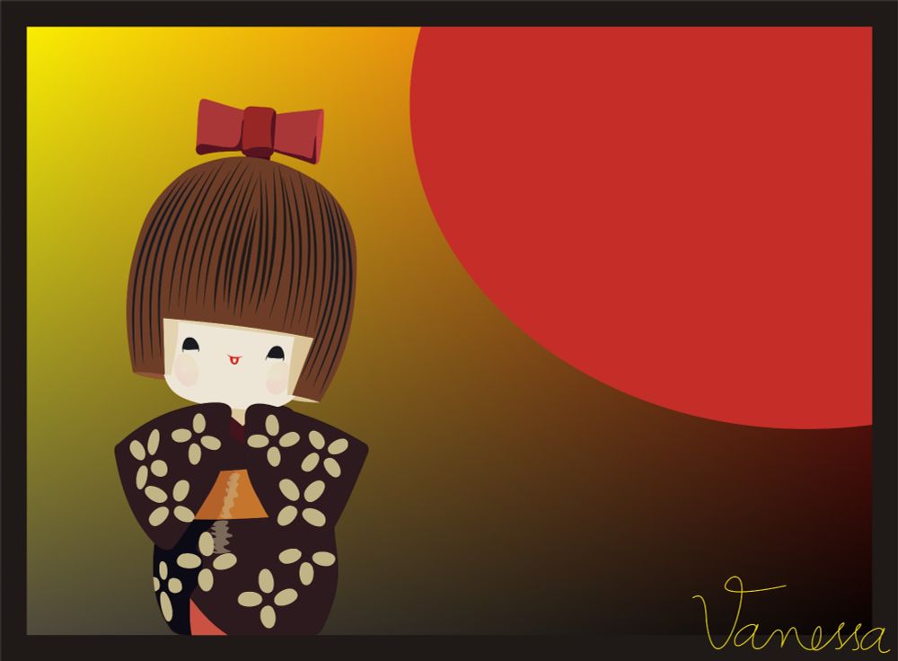 desenho de uma kokeshi à esquerda do quadro. ela está de kimono preto de flores claras, cinto laranja, um laço vermelho no cabelo. do lado superior direito, um sol vermelho. ao fundo, um degradê avermelhado do amarelo pro marrom 