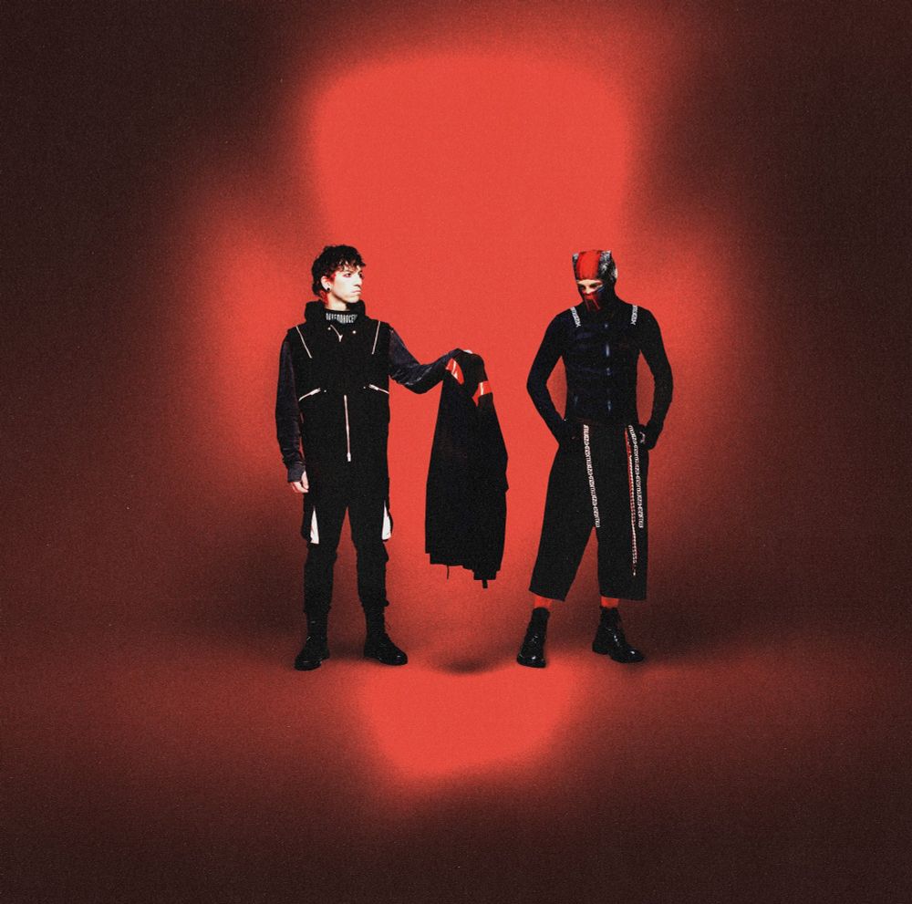 New photo of Tyler Joseph and Josh Dun from the album announcement of Breach.
