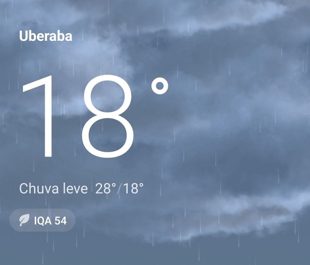 Print de aplicativo do clima mostrando temperatura de 18° graus em Uberaba, MG. A imagem também mostra que esta chovendo na cidade.