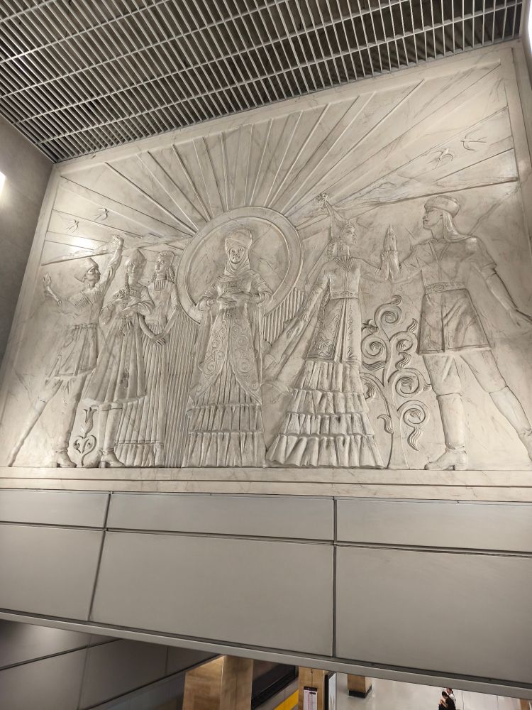 Mosaik in der almatinischen Metrostation Bauyrzhan Momyshuly