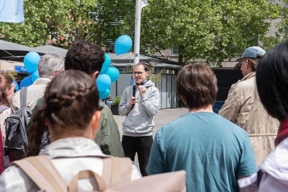 MPL director Prof. Florian Marquardt presents his research in quantum science in a small talk.