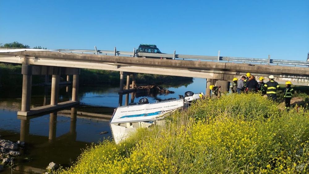 Accidente y tragedia en Ruta 9 a la altura de San Pedro: volcó un camión y murió su chofer