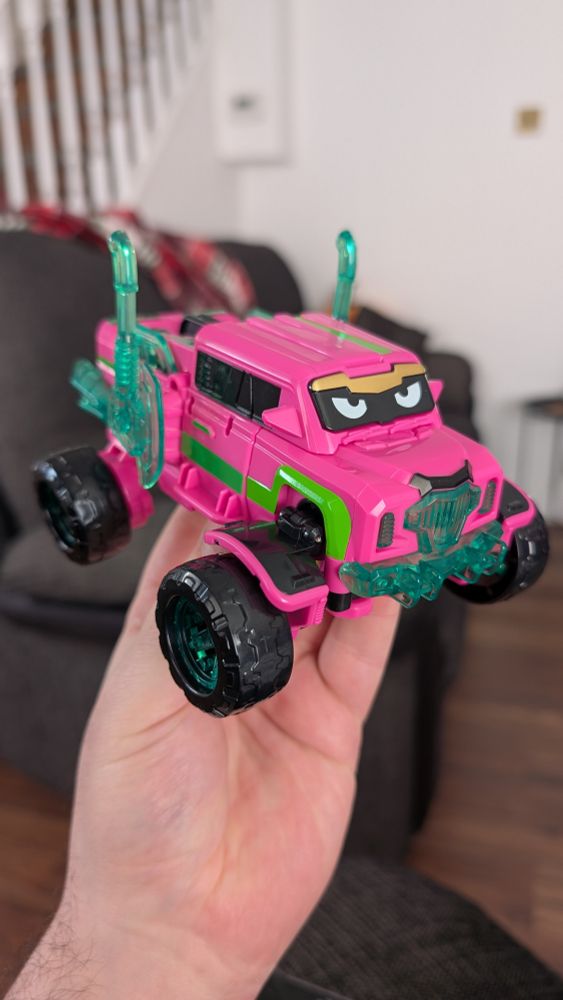 Metal Cardbot Buffalo Crush in vehicle mode 