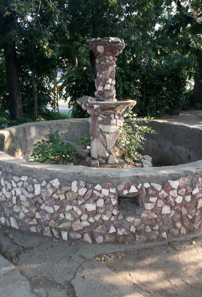 Dry fountain