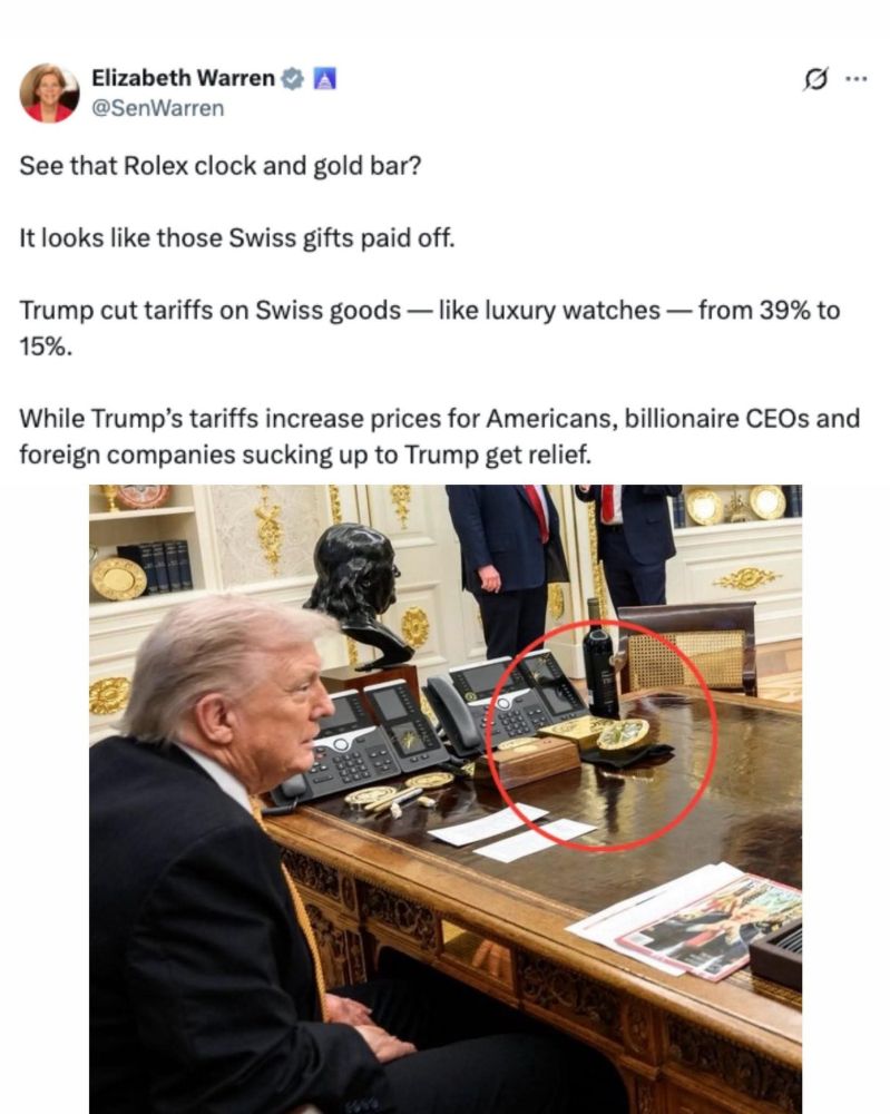 Trump met een gegraveerde goudstaaf en enorme gouden rolex die er voor gezorgd hebben dat de Amerikaanse importheffingen op Zwitserse luxe artikelen zijn verlaagd. 