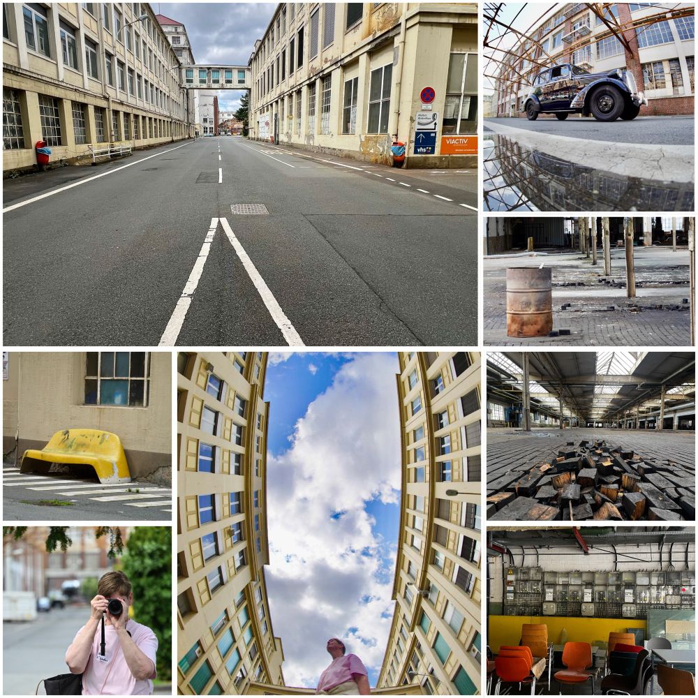 Erstes Bild: eine Aufnahme in die alten Opel Werke hinein. Rechts und links alte Industrie,gebäude hinten verbunden durch einen Übergang. In der Mitte eine Strasse. Die Gebäudefassaden schon etwas verfallen. 2. eine gelbe Plastikbank aus einem Guss an der Wand eines alten Gebäudes mit großen Fenstern. 3. ein Foto von mir mit Kamera vor dem Gesicht in rosa T-Shirt. Im Hintergrund die alte Anlage. 4. Ein schwarzer Oldtimer wurden am alten Industriegebäude und eine Stahlüberdachung die sich in einer Pfütze spiegelt. 5. Das Innere einer alten Fabrikhalle und im Vordergrund der zerstörte Parkettboden.  6. alte Sicherungskasten, die sich über eine ganze Wand ziehen und im Vordergrund alte Stühle in orangenen Farbtönen, teilweise gestapelt.