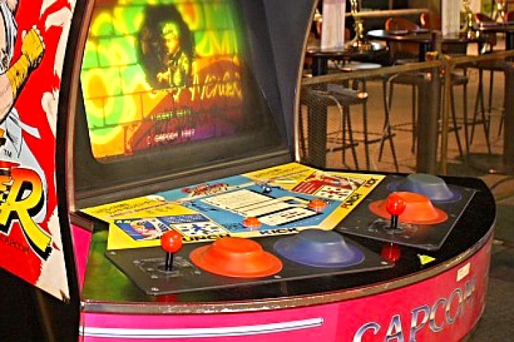 Street fighter arcade layout with blue and red pads