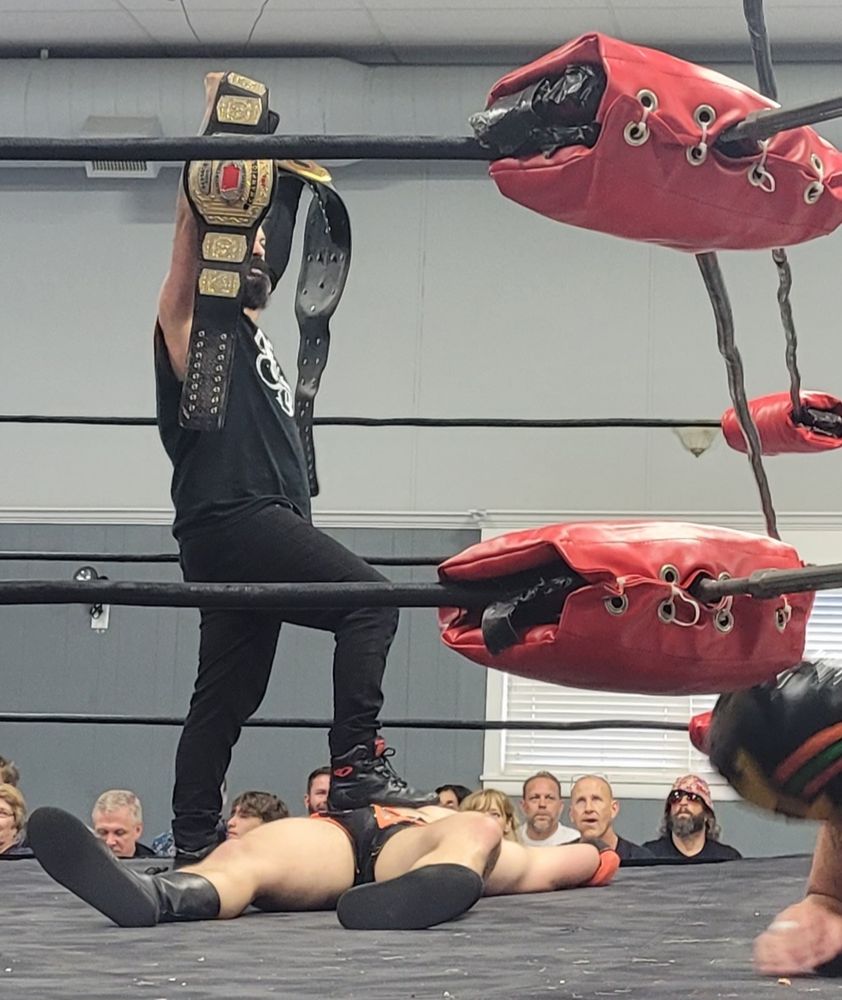 In a tag team match, SCWPro champion Shane Hollister (w/ Corn Boii) gets the pinfall over Iowa champion John Bonhart (w/ Mason Beck) but will history repeat itself at the anniversary show when both titles are on the line on that very important night?
#prowrestling
