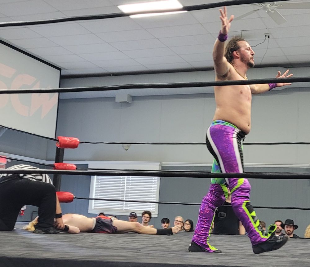 An SCWPro debuting Trey Matthews definitely made an impact finding victory over Jack Reaper & Malik Champion in a Triple Threat match
#ProWrestling 