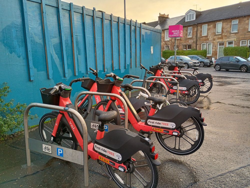 Photo of new hire bikes parked at an official parking location on the Southside of Glasgow.