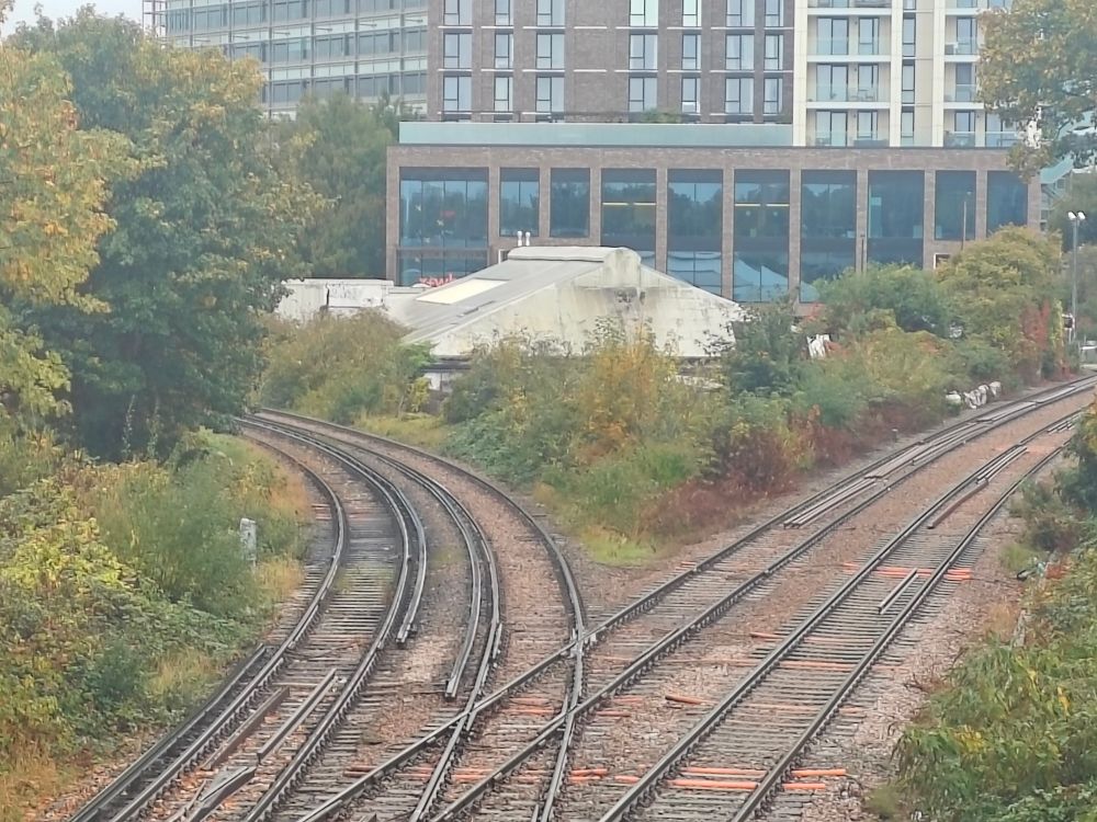 Also not quite an under over over as can't see the Piccadilly District line bridge over the Mildmay line on the left.