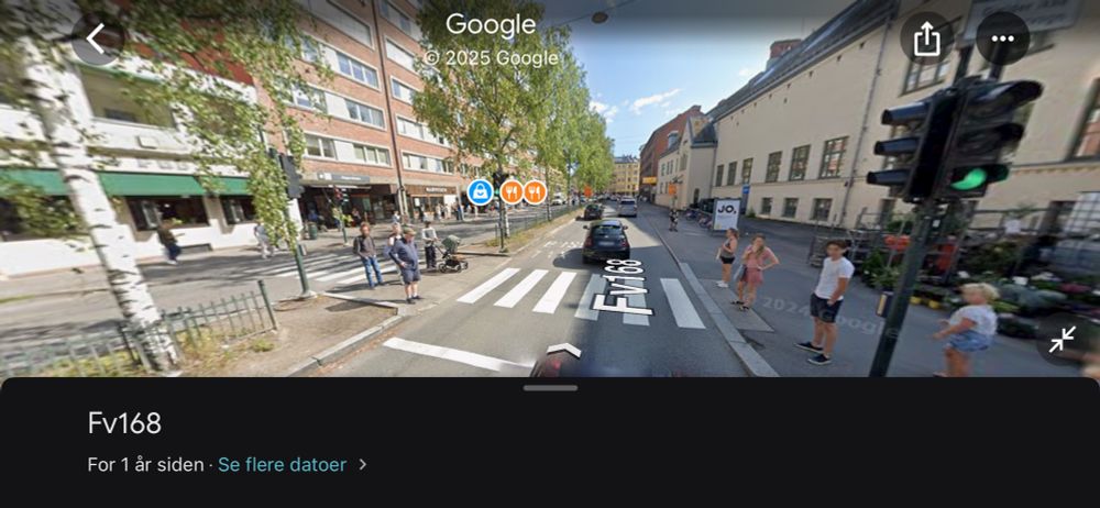 Streetview av lys-«krysset» i Sørkedalsveien ved Majorstuen skole og T-baneinngangen.