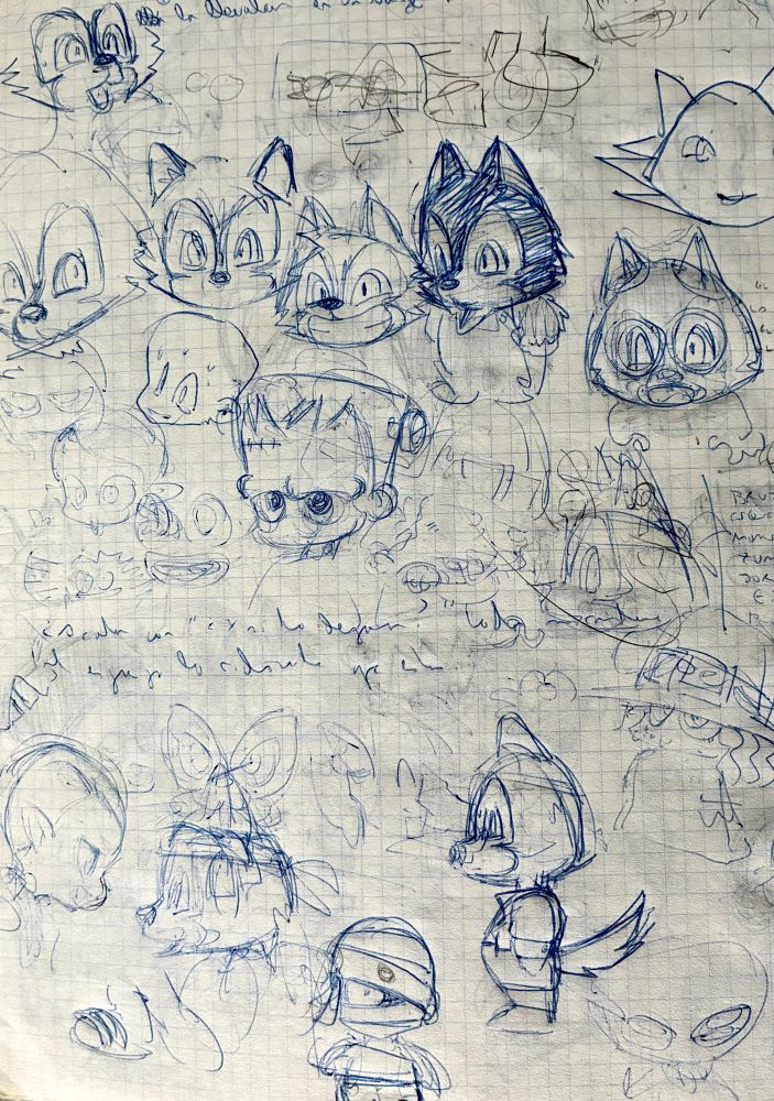 Bocetos de varios personajes del cómic Minimonsters dibujados a boli en hojas de libreta cuadriculadas