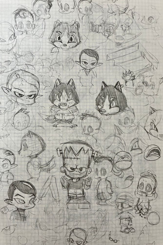 Bocetos de varios personajes del cómic Minimonsters dibujados a boli en hojas de libreta cuadriculadas