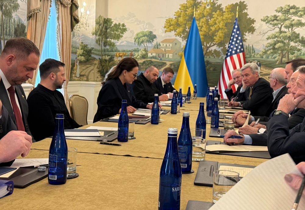 Senator Whitehouse speaks with Zelenskyy 