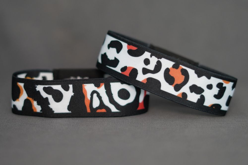 Wild threads wristbands blotches and rosette reversable design back view