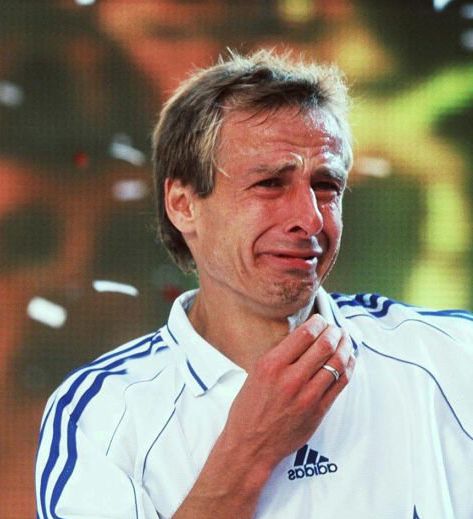 Stuttgarter Fussballlegende Jürgen Klinsmann weint