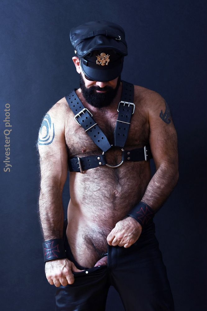 Leather guy harness cap 