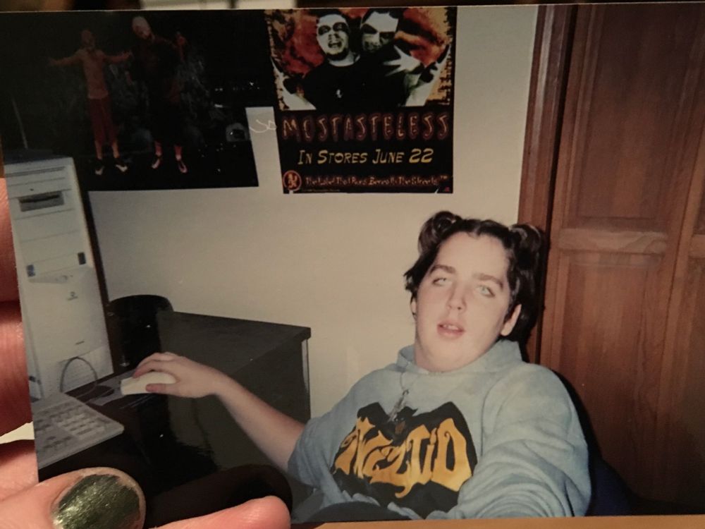 a flash photo of a juggalo using a desktop computer circa 2004