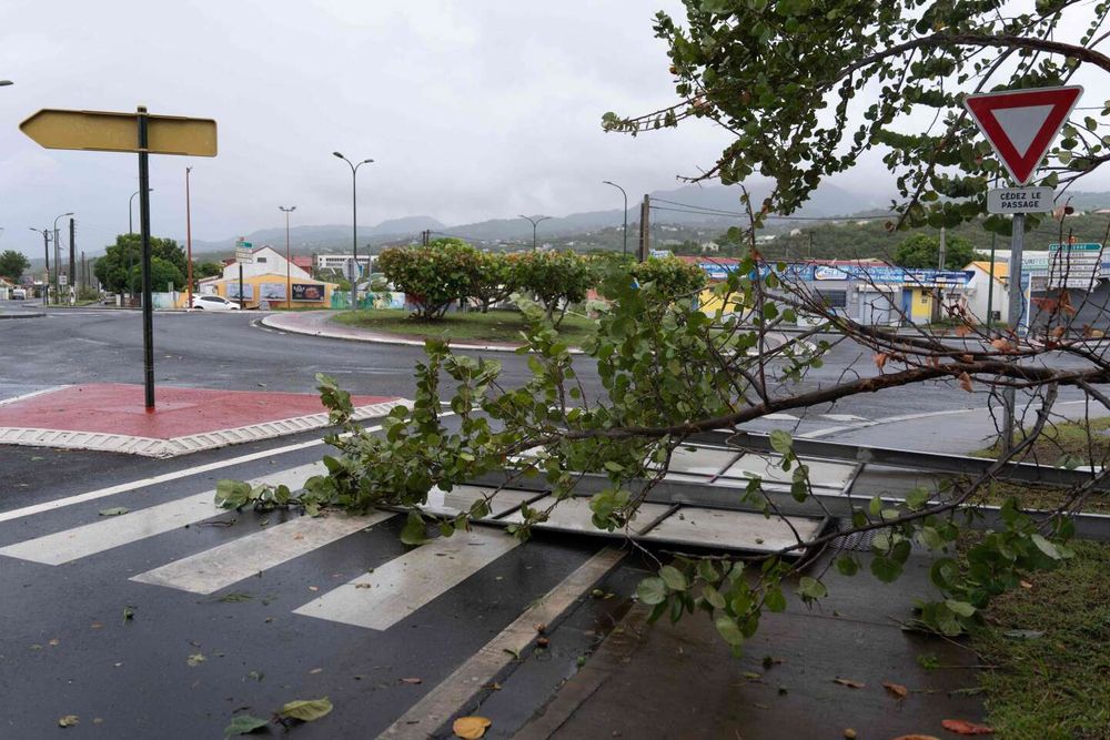 Météo-France place la Guadeloupe en alerte rouge « fortes pluies et orages »