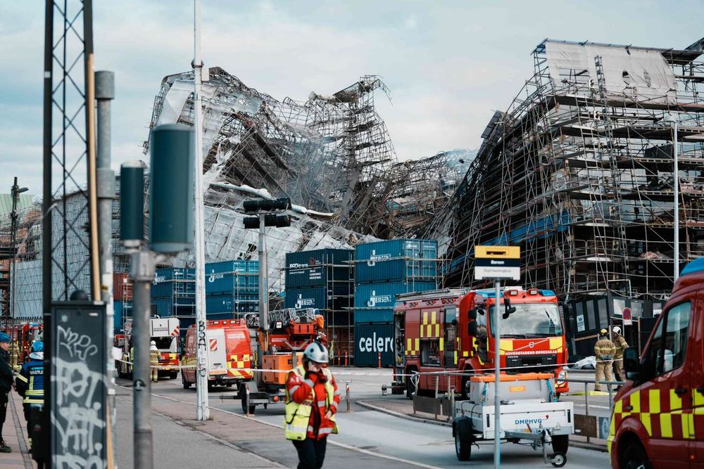 Incendie à Copenhague : la façade calcinée de l’ancienne Bourse s’est effondrée