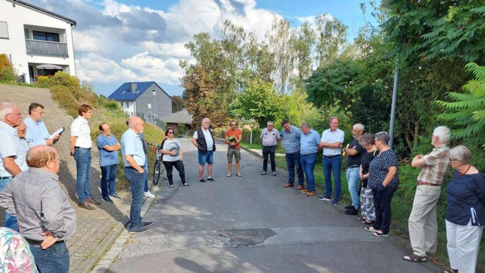 Dilemma mit enger Straße: Parken schwierig, Müllwagen kommt nicht durch