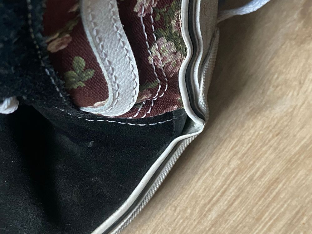 La semelle d’une Vans déchirée