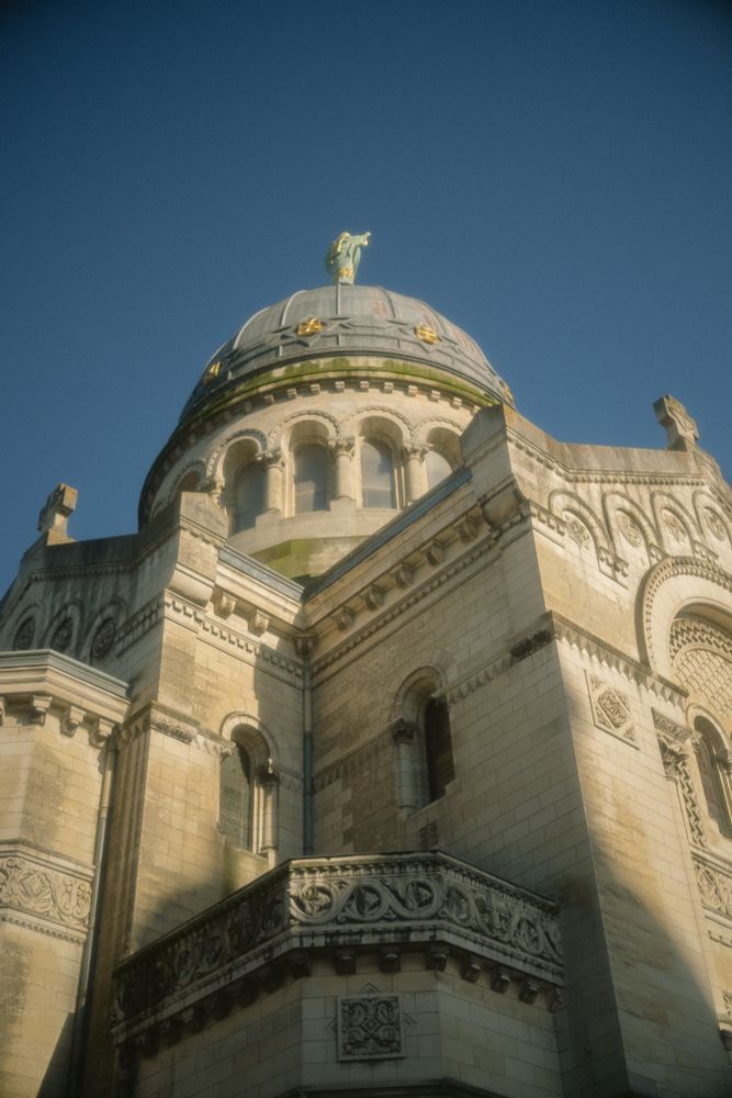 La basilique Saint Martin de Tours, en vue contreplongée