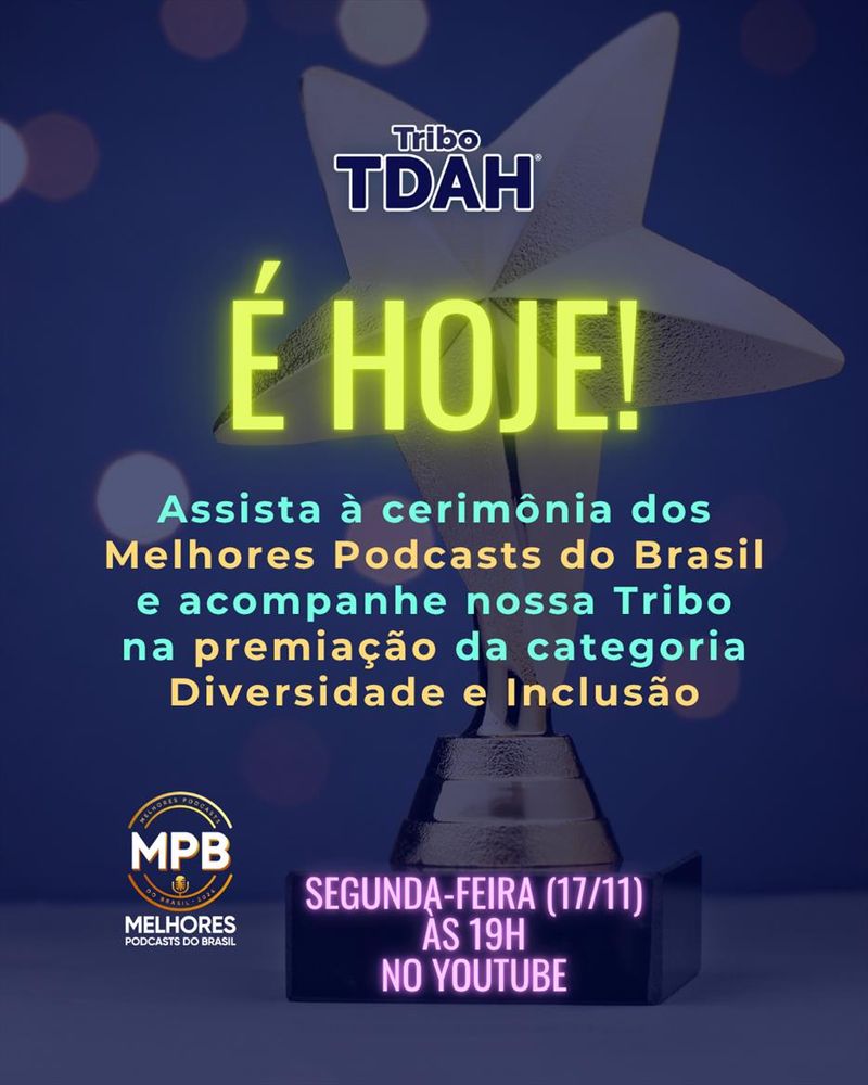 Ilustração com fundo azul e logo da Tribo TDAH® no topo centralizado, no fundo troféu dourado em forma de estrela e, pela imagem, pontos coloridos dourados, cobre e prateados em ordem aleatória.
No título em caixa alta verde-limão neon “É HOJE!” seguido texto em verde claro “Assista à cerimônia dos Melhores Podcasts do Brasil e acompanhe nossa Tribo na premiação da categoria Diversidade e Inclusão”, sendo que “Melhores Podcasts do Brasil”, “premiação” e “Diversidade e Inclusão” estão em laranja claro.
No rodapé “Segunda-feira (17/11), às 19h, no YouTube” em caixa alta lilás neon e do lado esquerdo logo em dourado e texto em caixa alta branca “MELHORES PODCASTS DO BRASIL”.