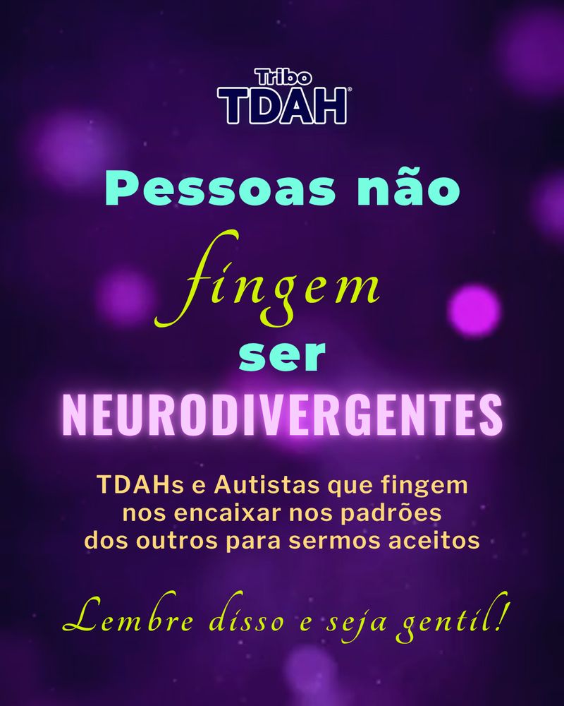 Ilustração com fundo roxo de estrelas com logo da Tribo TDAH® centralizado no topo e detalhes de círculos em lilás. No título a frase em verde claro “Pessoas não fingem ser neurodivergentes”, sendo que “fingem” está em destaque em fonte cursiva verde-limão e “neurodivergentes” está em destaque em caixa alta lilás neon, seguido pelo texto em laranja claro “TDAHs e Autistas que fingem nos encaixar nos padrões dos outros para sermos aceitos” e abaixo em fonte cursiva verde-limão “Lembre disso e seja gentil!”