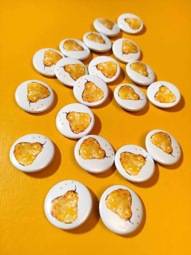 Small badges with the pears drawings