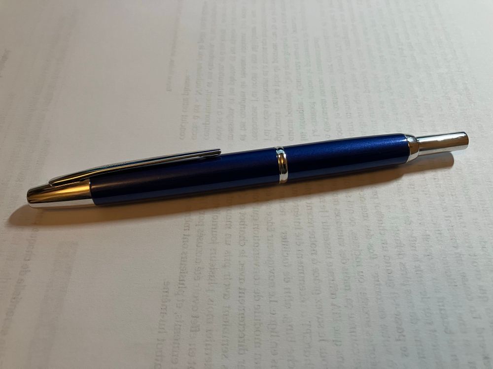 Le même stylo sous un autre angle