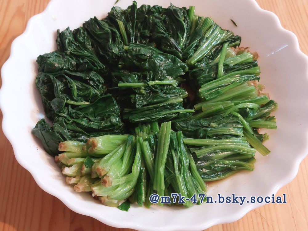 ほうれん草のおひたし。写真の右下に「@m7k-47n.bsky.social」と書いている