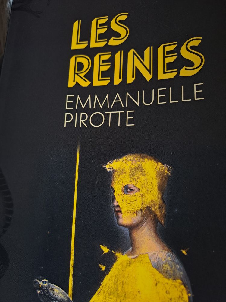 Couverture du roman Les Reines d'Emmanuelle Pirotte.