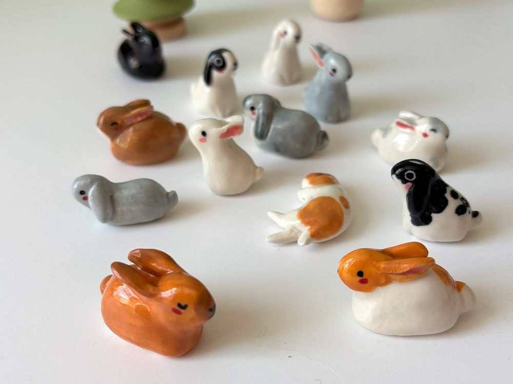 Bunny figurine mix 