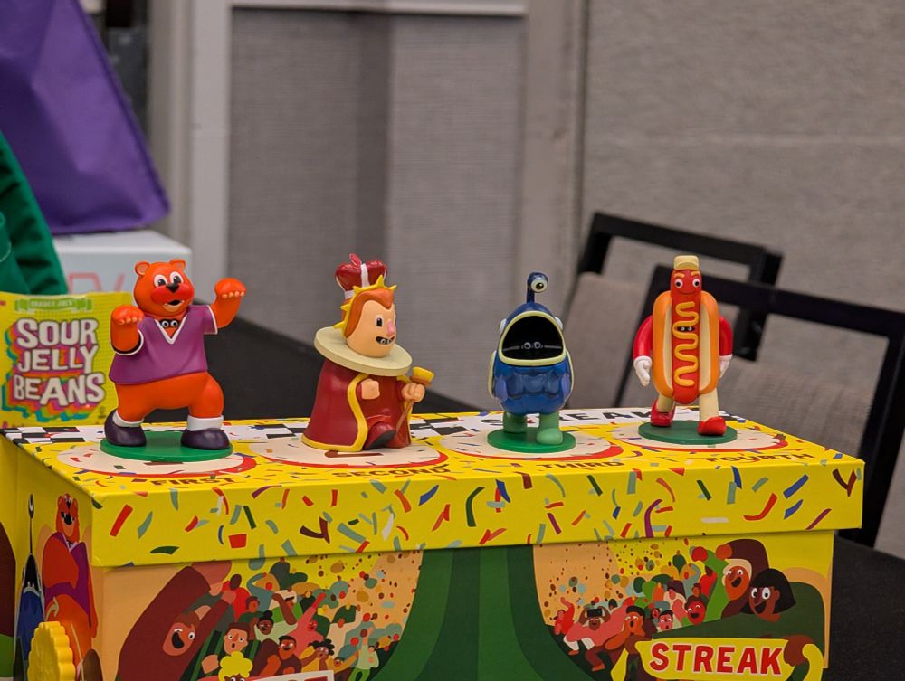 The four mascot races in the "podium" (the box), indicating how they placed in the race.