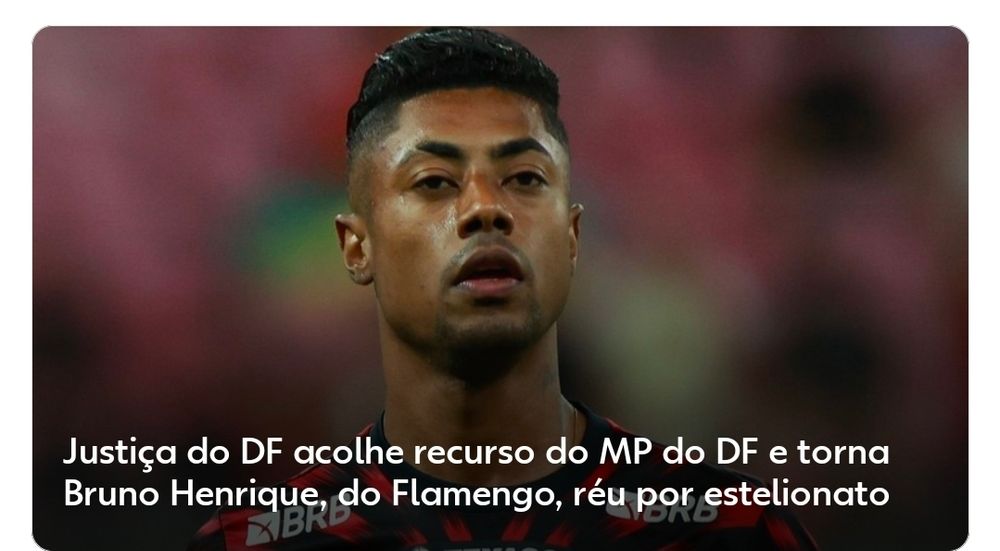 Foto do jogador do Flamengo Bruno Henrique com o texto "Justiça do DF acolhe recurso do MP do DF e torna Bruno Henrique, do Flamengo, réu por estelionato."