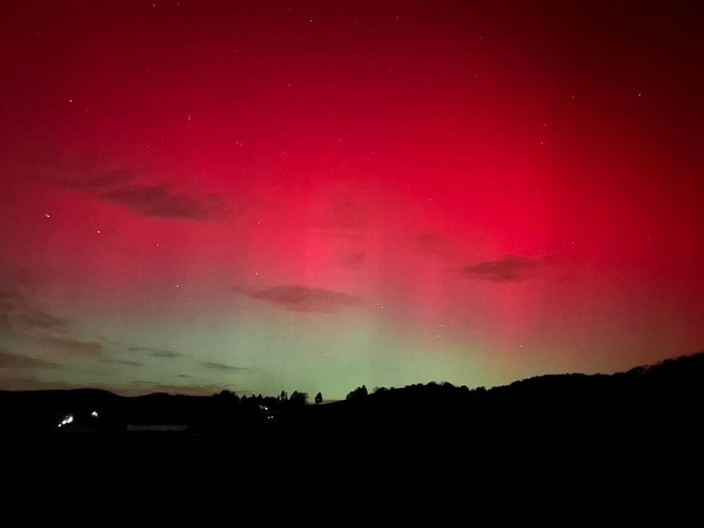 Bright red polar light, with a stripe of greenish colour towards the horizon