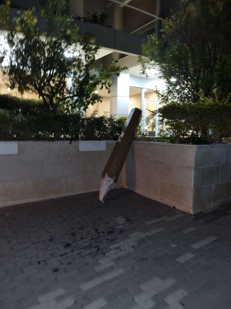 לא באמת נפל לי טיל ברחוב שוב זו הלצה