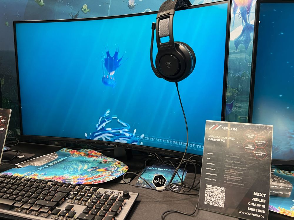 Close up photo of the game "Life Below" on a computer screen in a booth at Gamescom 2025.