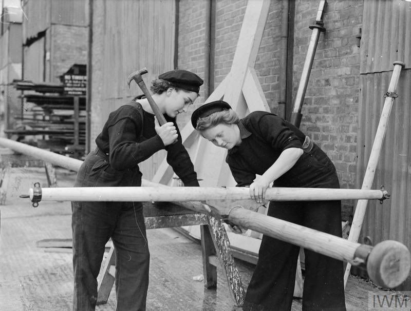 Two women working with a hammer. © IWM A 19499