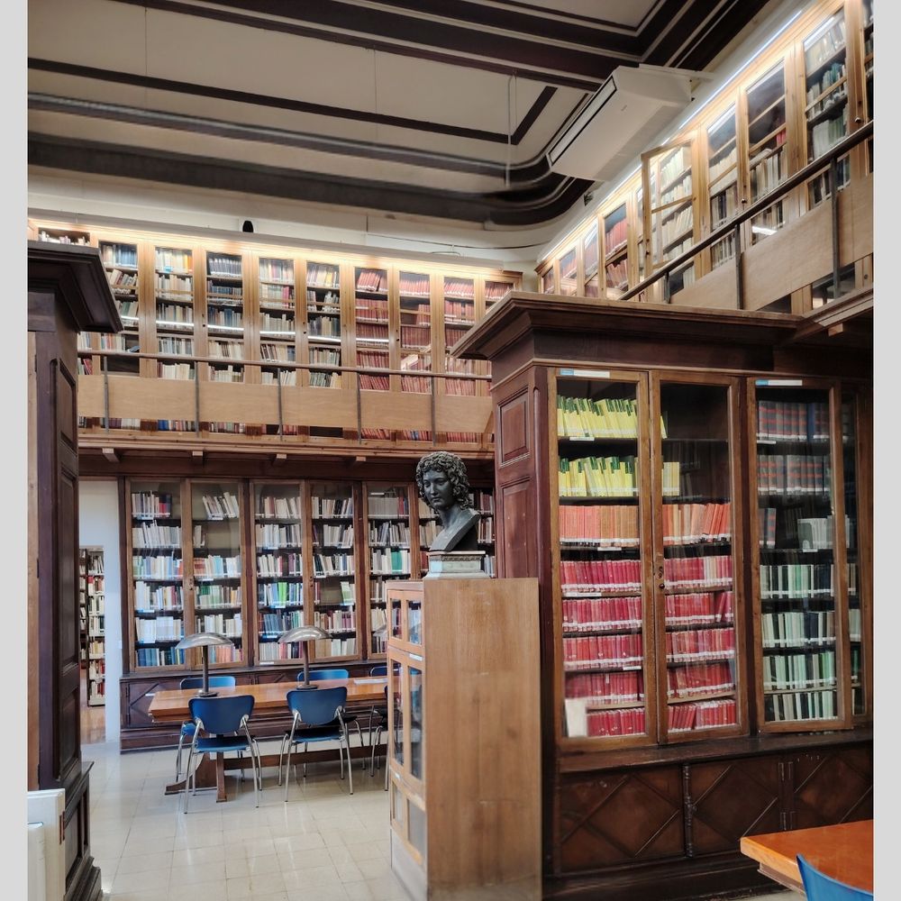 Vista de la sala d'estudi de la secció de Llatí del CRAI Biblioteca de Lletres UB