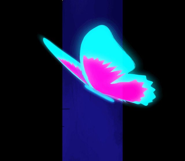 Un papillon vert et rose volant sur le bleu Klein