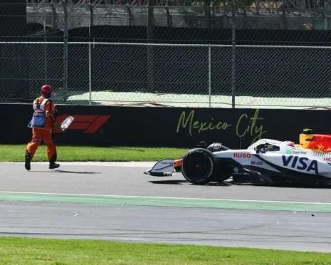 FIA diz que Liam Lawson não teve culpa no quase acidente com o fiscal no GP do México 2025. Telemetria mostra que ele obedeceu aos duplos amarelos, freando antes e passando bem mais devagar. FIA ainda investiga por que fiscais foram acionados; mais detalhes em breve. #MexicoGP