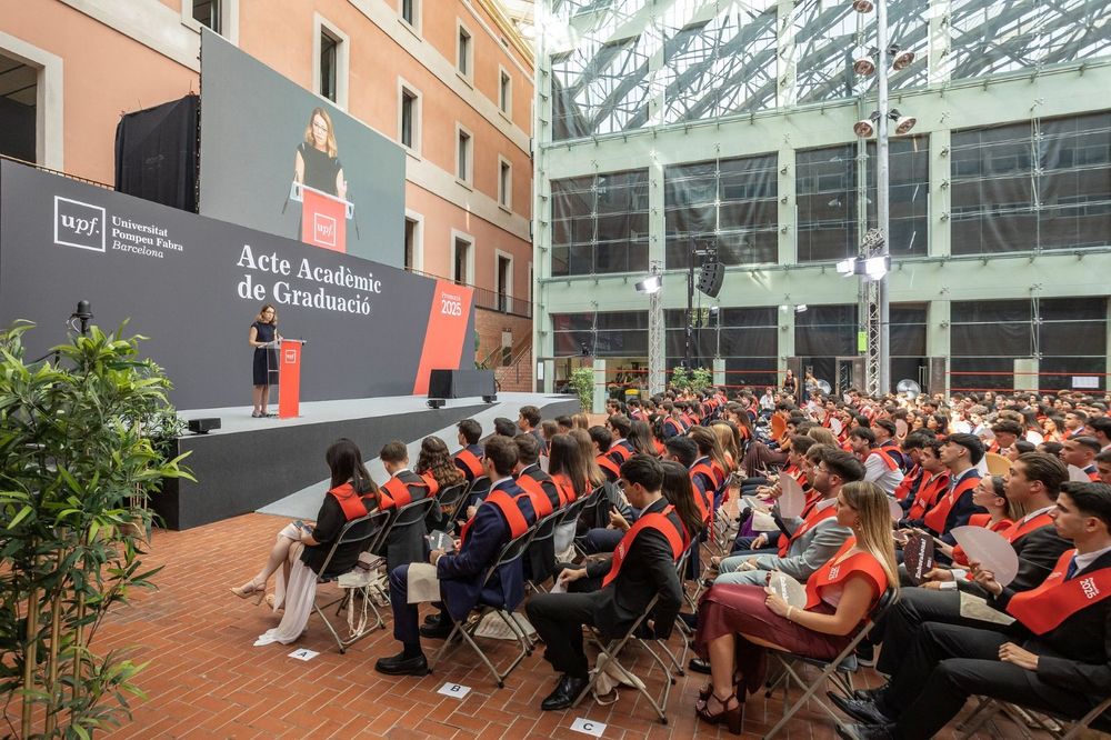 Durant l'Acte Acadèmic de Graduació de 2025, mentre l'alumni Montserrat Martínez Parera pronunciava la seva lliçó