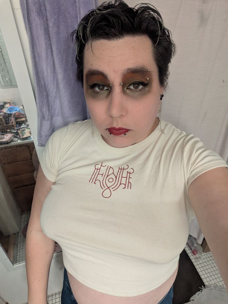 Crop top tiddies, dark lips and eyes