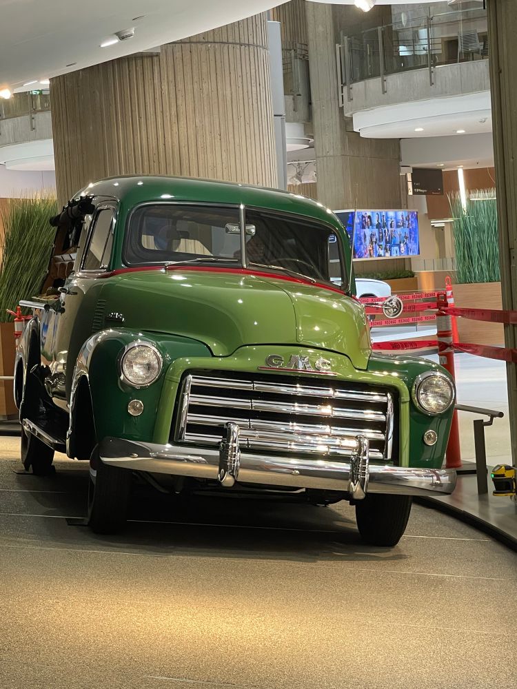 Antique GMC grocery truck vehicle thing