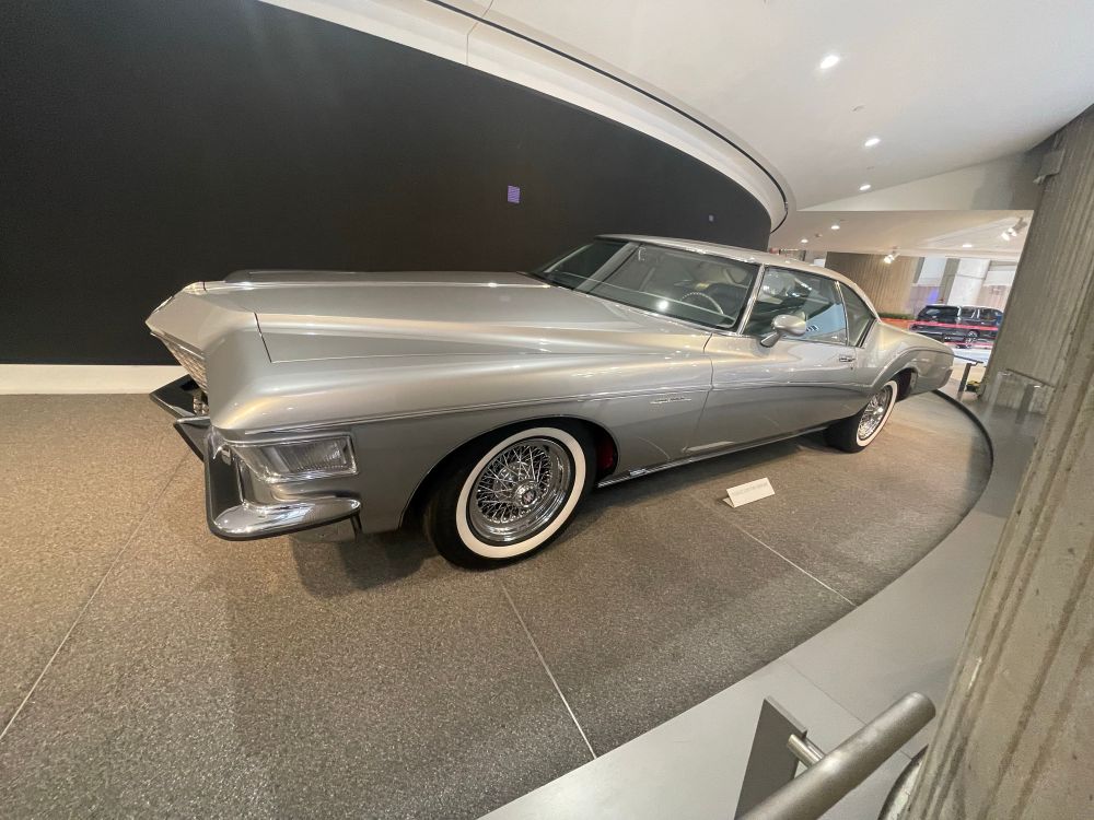 Cool lines on a silver 1970’s gm car