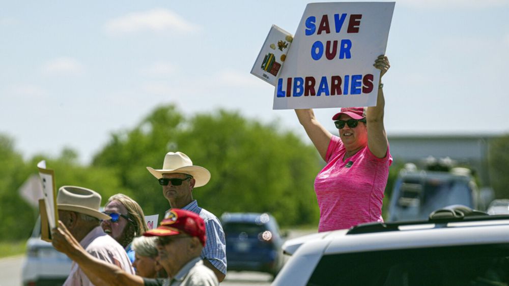 A US appeals court will review its prior order keeping banned books on shelves in a Texas county